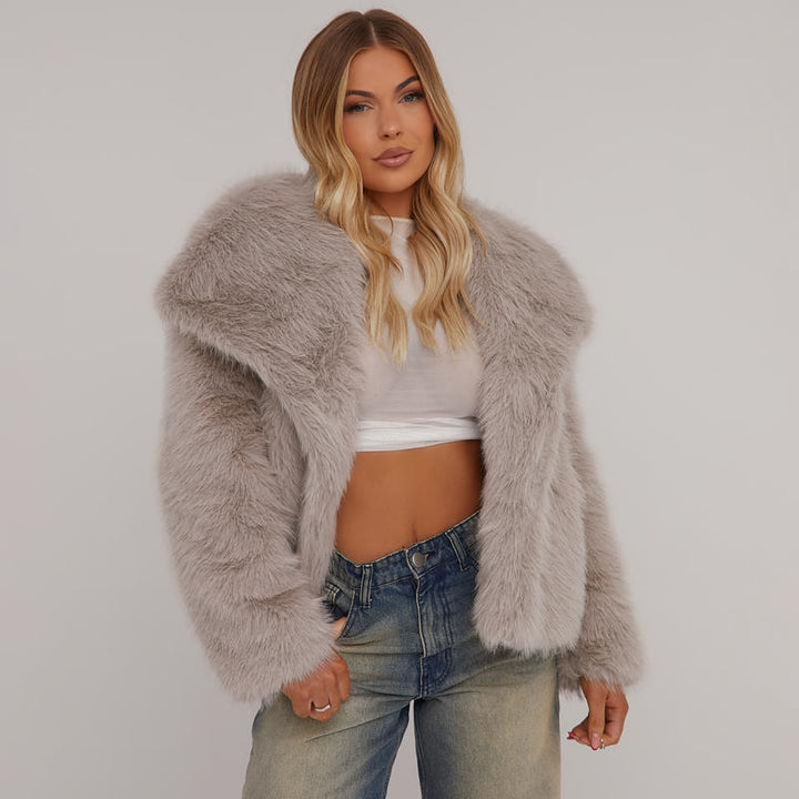VICTORIA™ - Trendy Oversized Collar Detail Cropped Winter Jacket